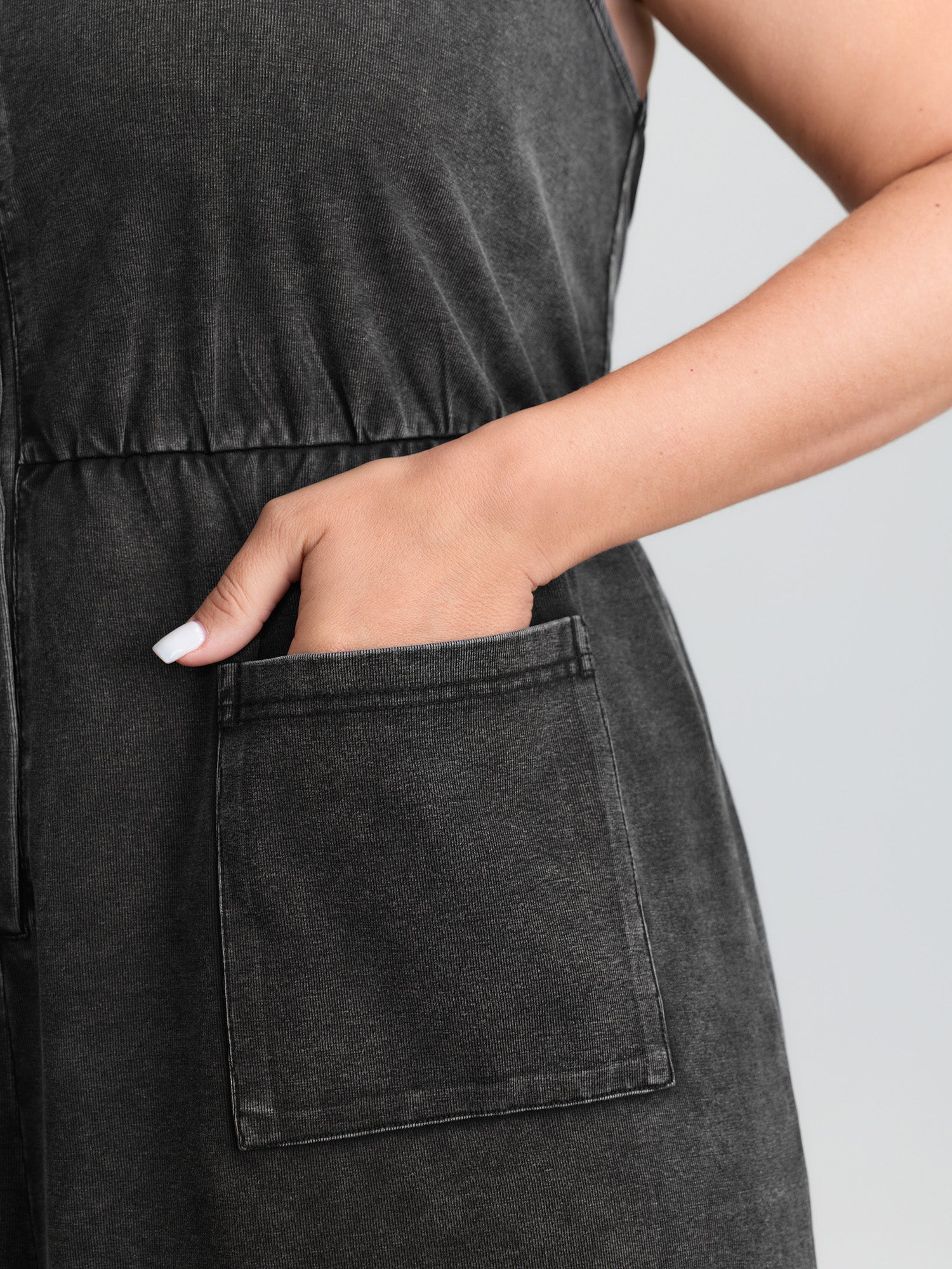 Vintage Pockets Button-Front Jumpsuit - Image 4