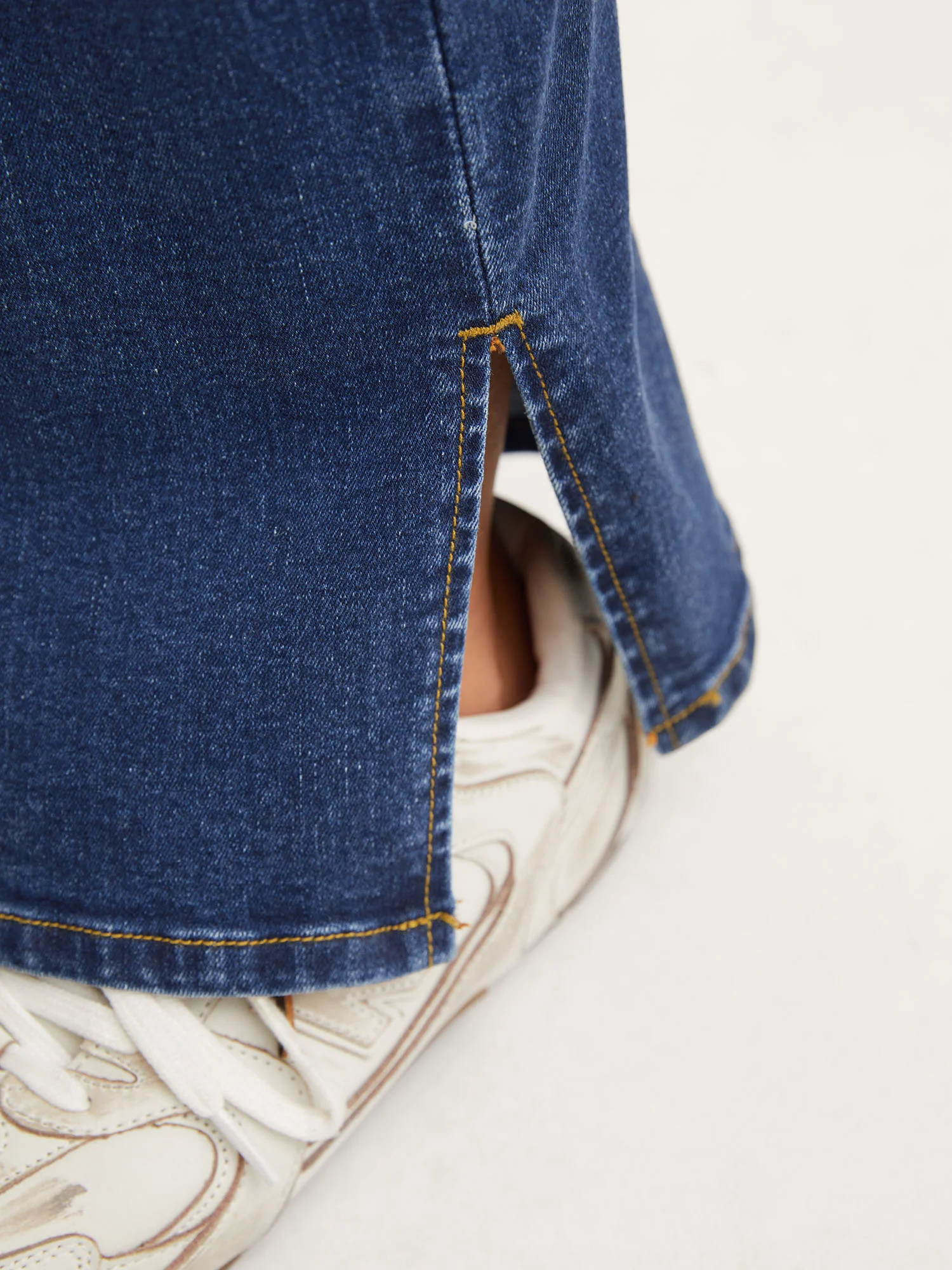 Vintage Split Hem Straight-Leg Jeans - Image 3