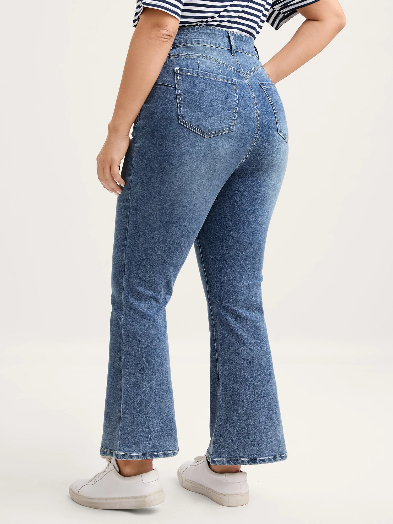 Vintage Straight-Leg Mid-Rise Jeans - Image 4