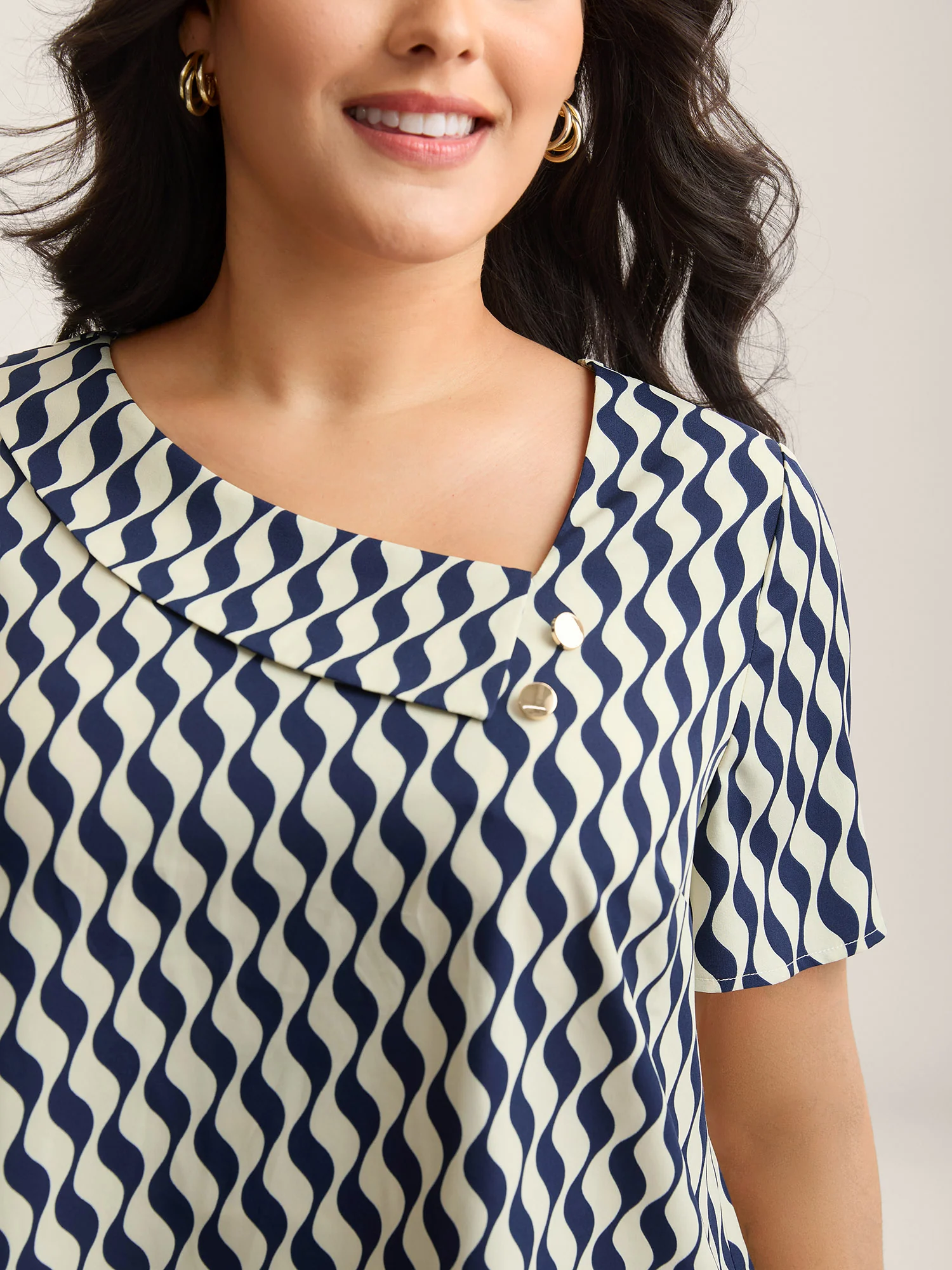 Wavy Print Asymmetrical Neckline Blouse - Image 2