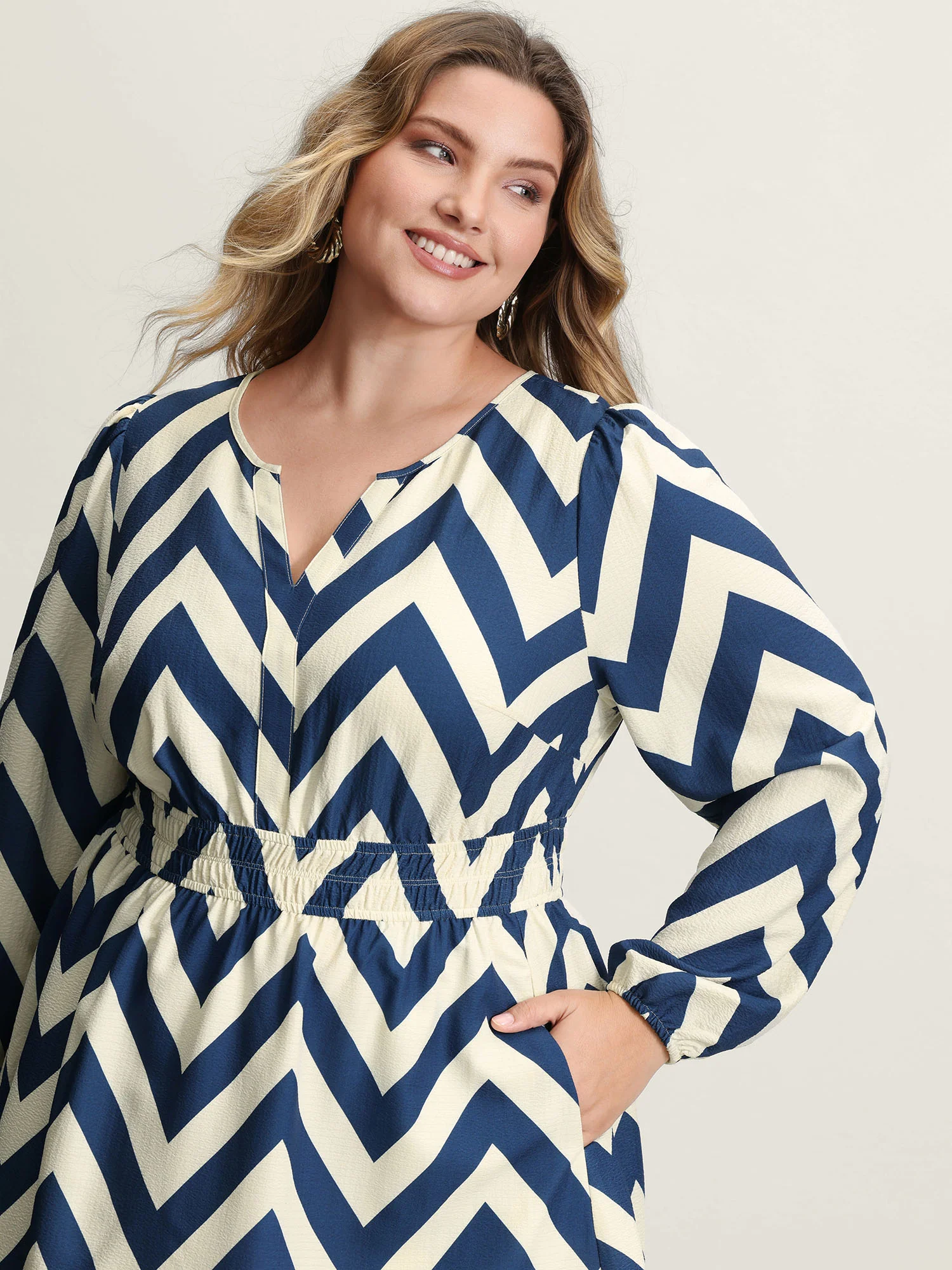Wavy Textured Stretchy Waist Midi Dress - Image 2