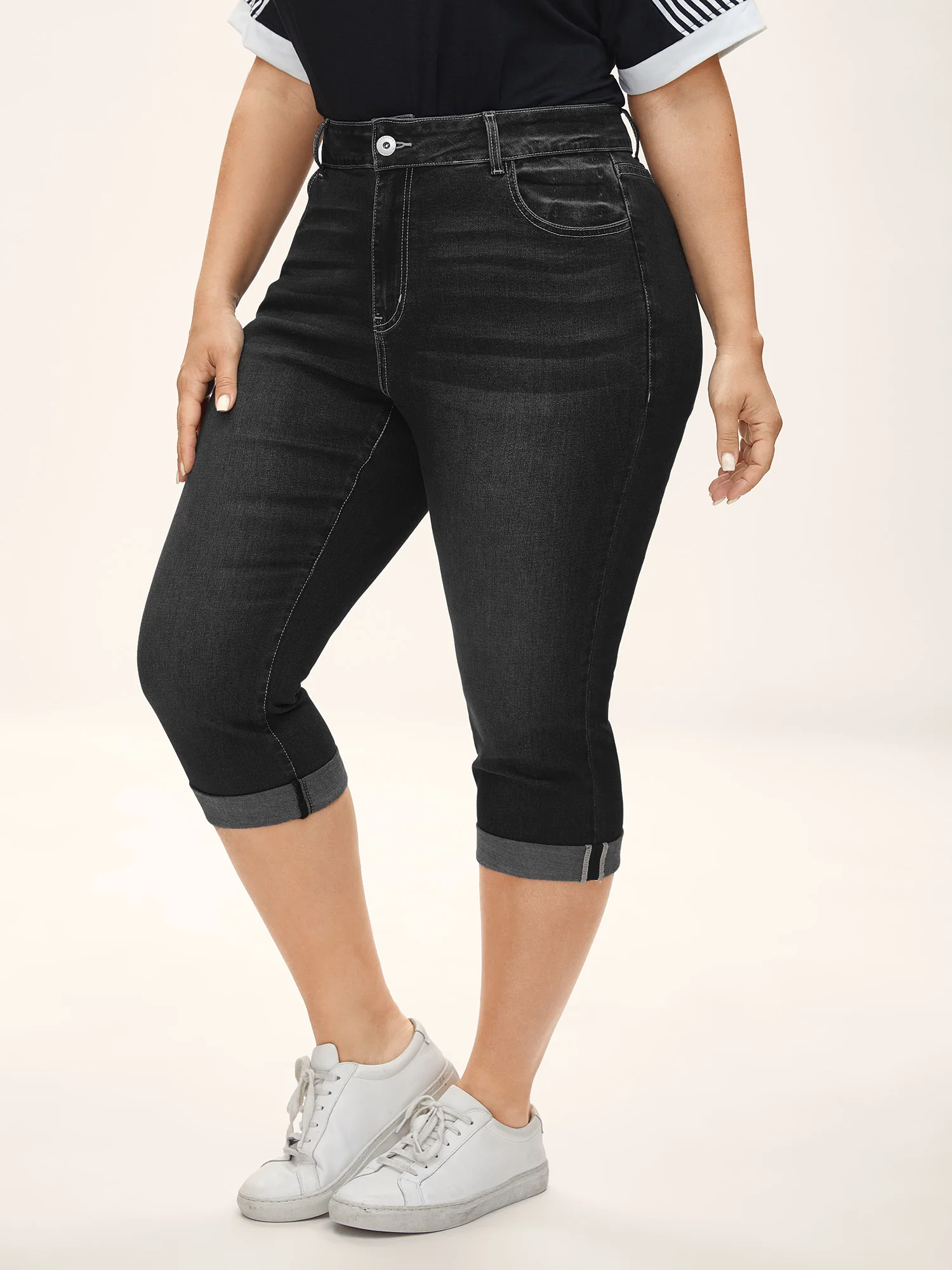 Folded Hem High-Rise Skinny-Fit Capri Jeans - Image 10