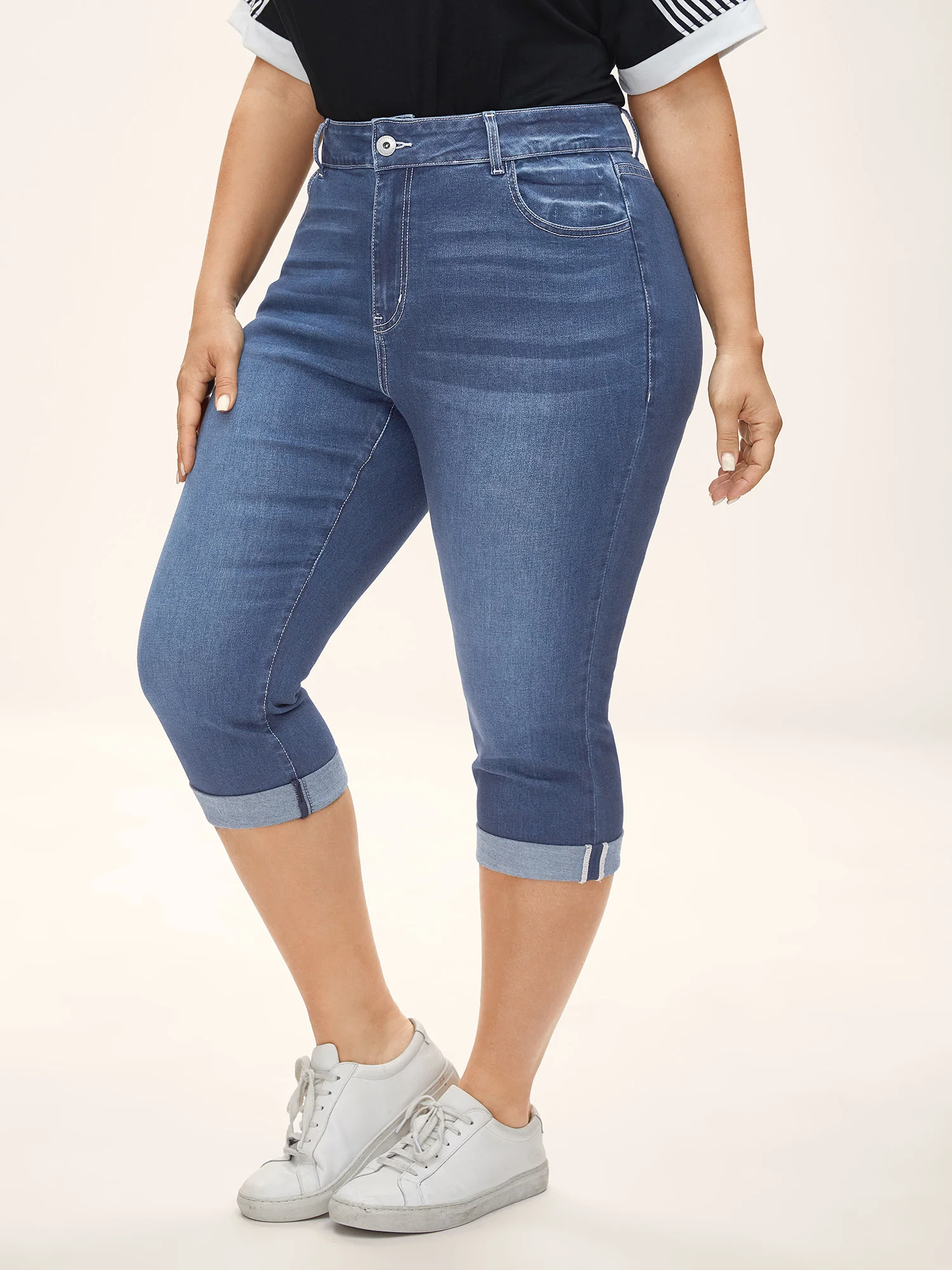 Folded Hem High-Rise Skinny-Fit Capri Jeans - Image 16