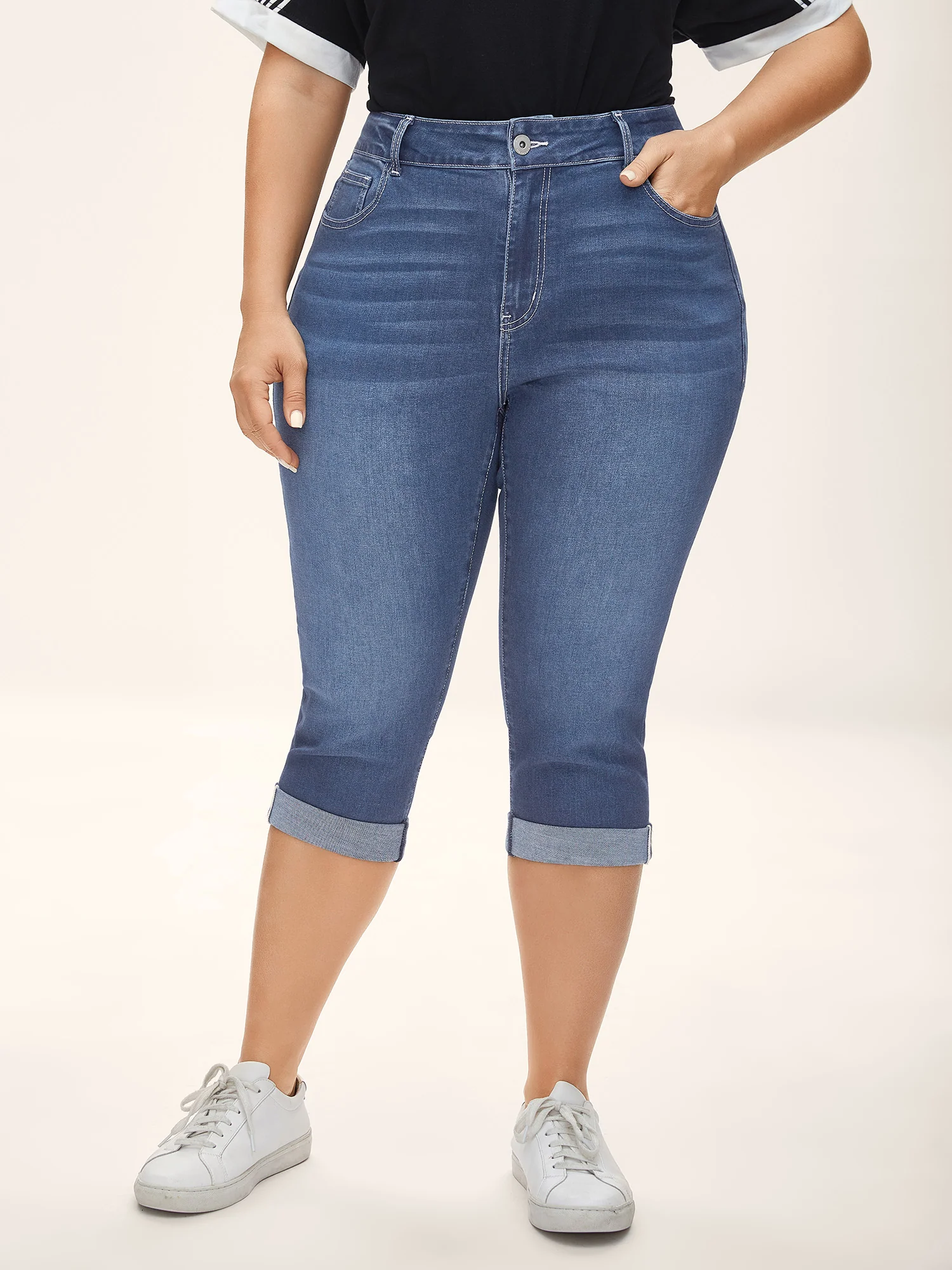 Folded Hem High-Rise Skinny-Fit Capri Jeans - Image 17