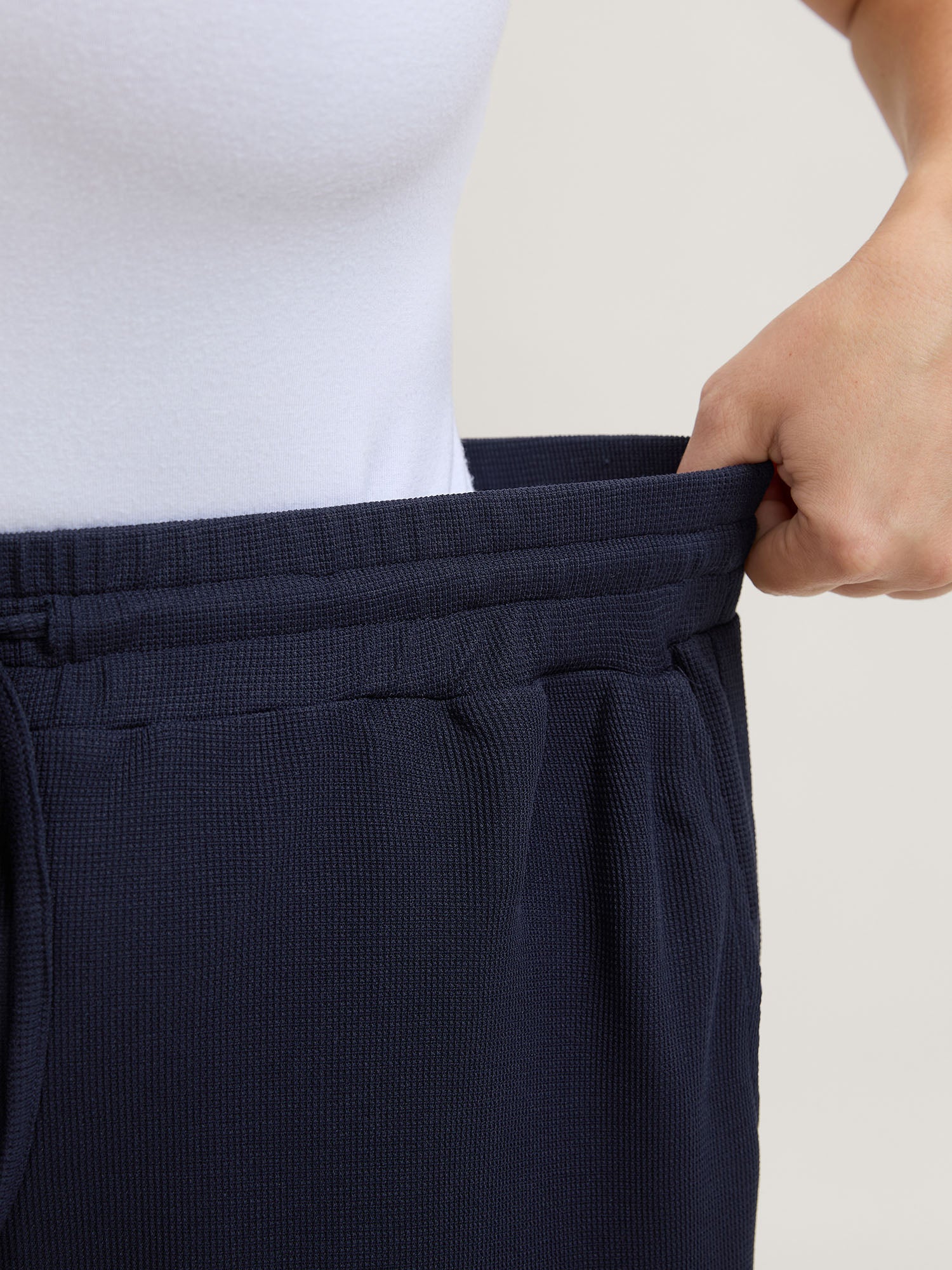 Wide Waistband Textured Wide-Leg Pants - Image 4