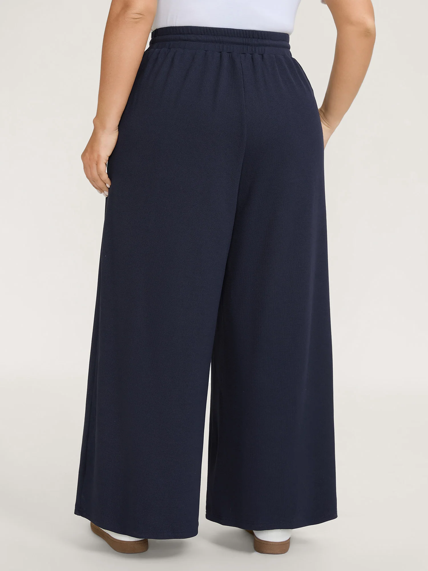Wide Waistband Textured Wide-Leg Pants - Image 5