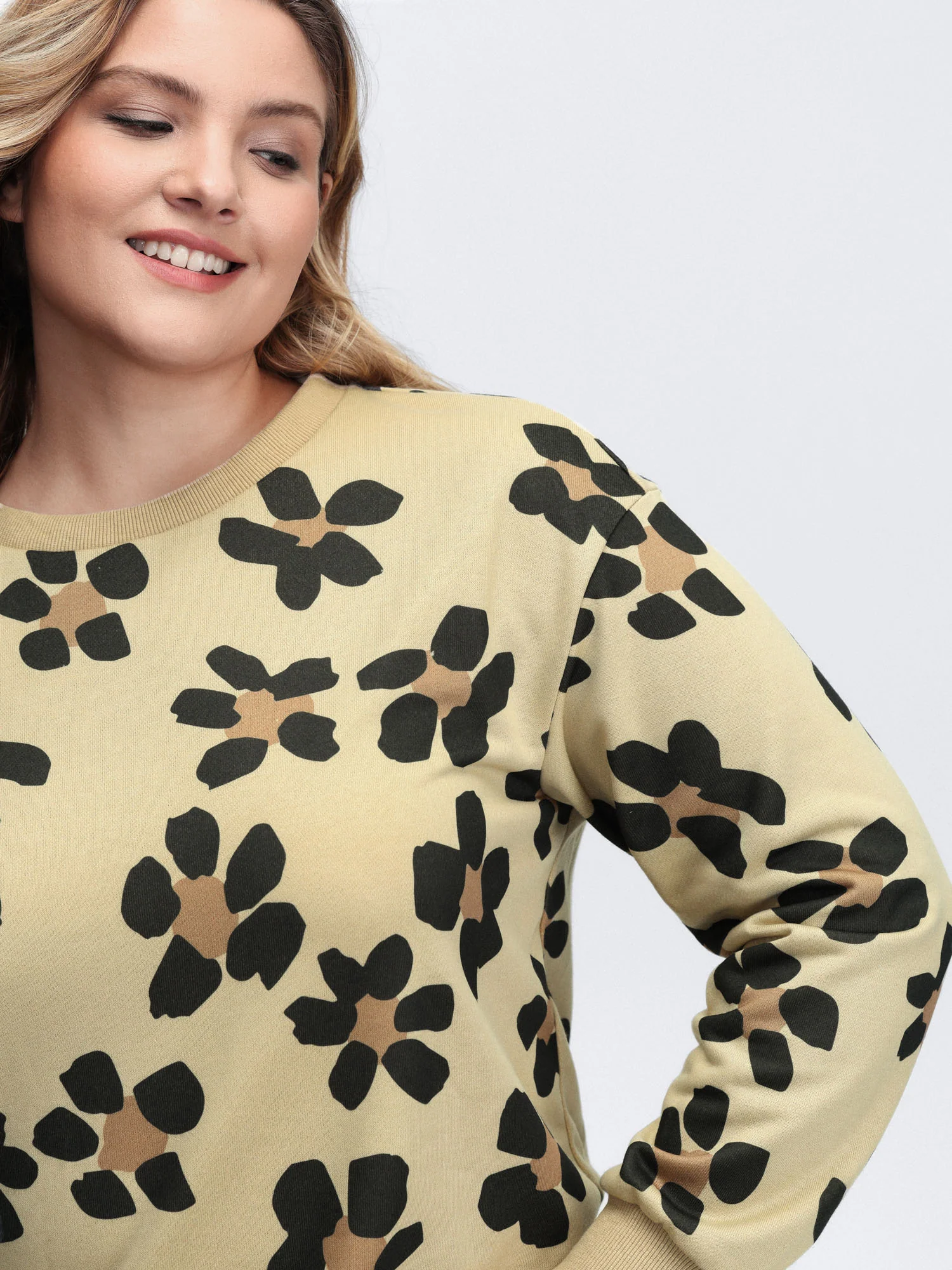 Wild Floral Print Relaxed-Fit Sweatshirt - Image 2