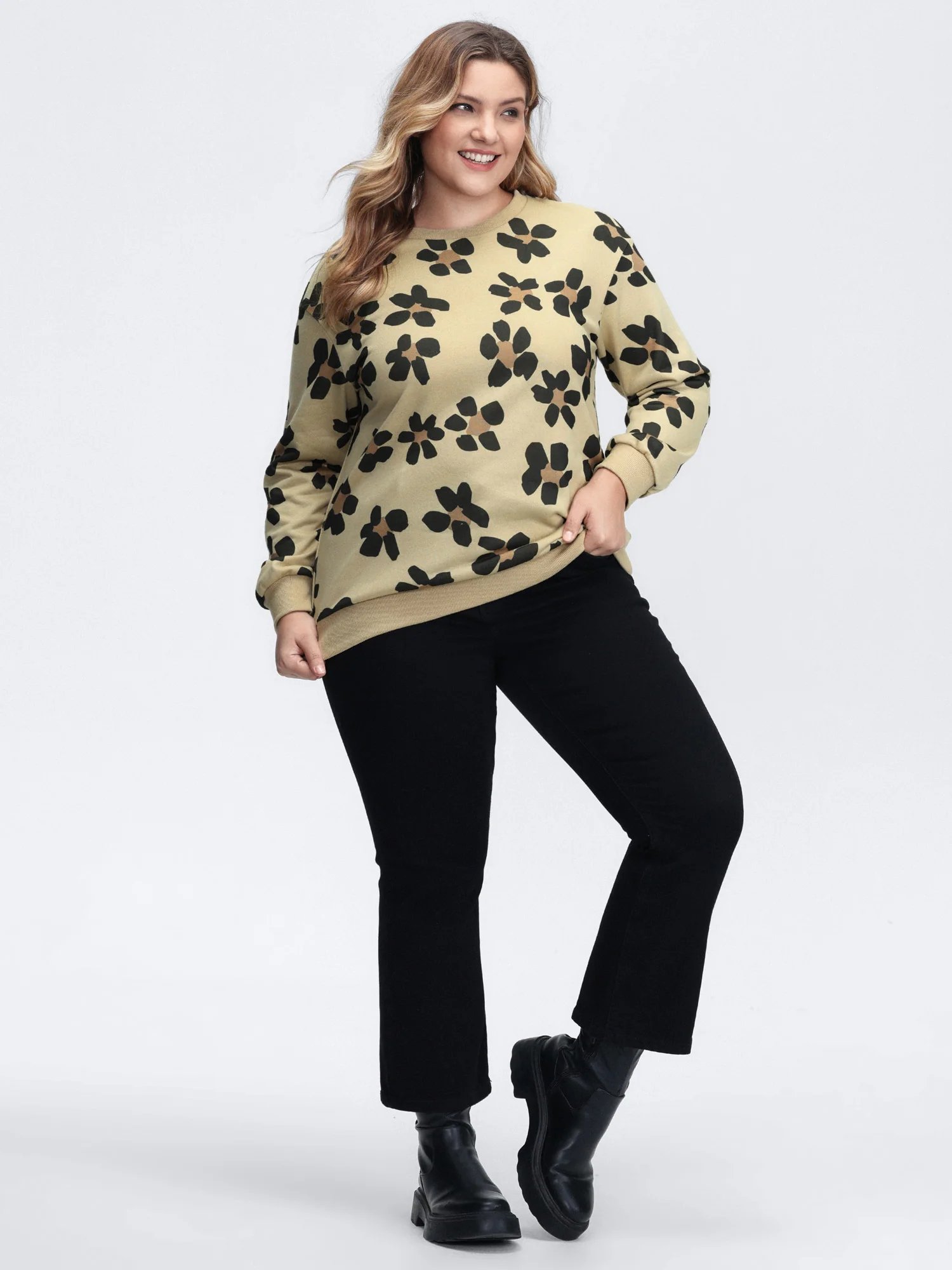 Wild Floral Print Relaxed-Fit Sweatshirt - Image 3