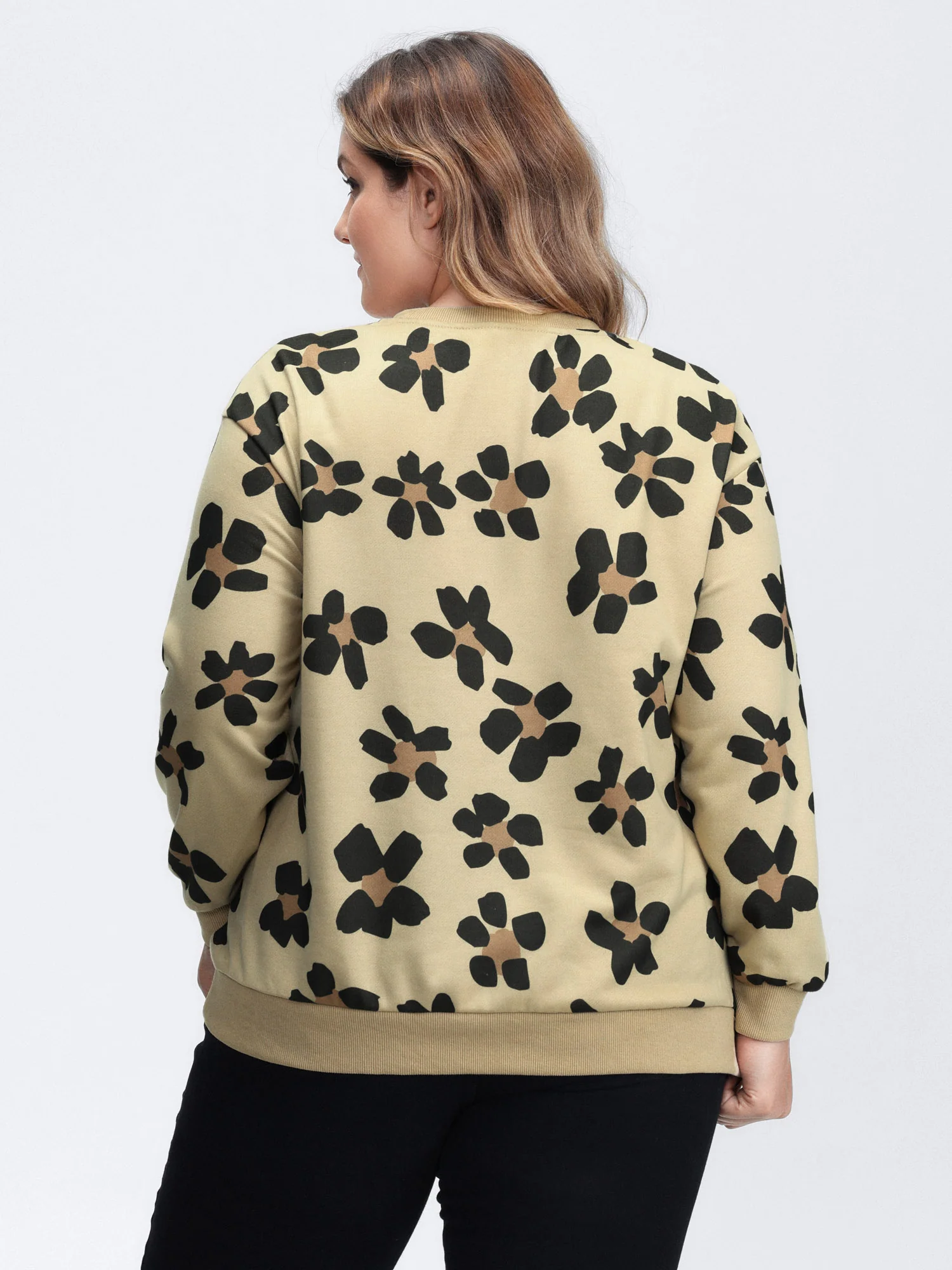 Wild Floral Print Relaxed-Fit Sweatshirt - Image 4