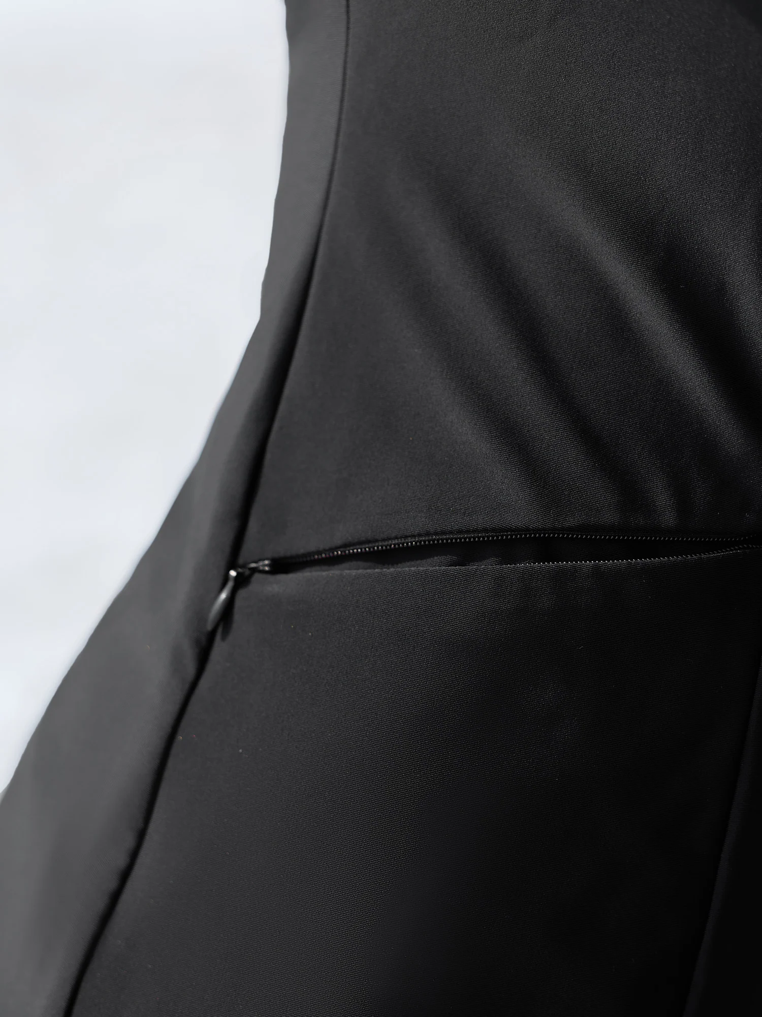 Zipper-Front Pockets Raglan Sleeve Swim Top - Image 4